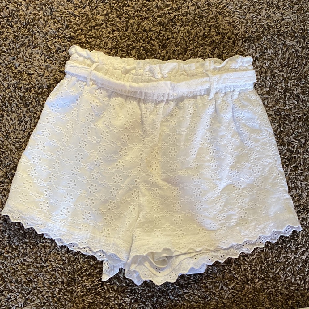 Women’s white shorts - Picture 2 of 3